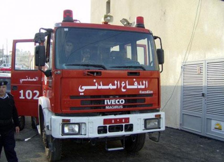 دفاع مدني جنين ينقذ إصابة في حادث سير بين دراجة نارية ومركبة جنوب المدينة