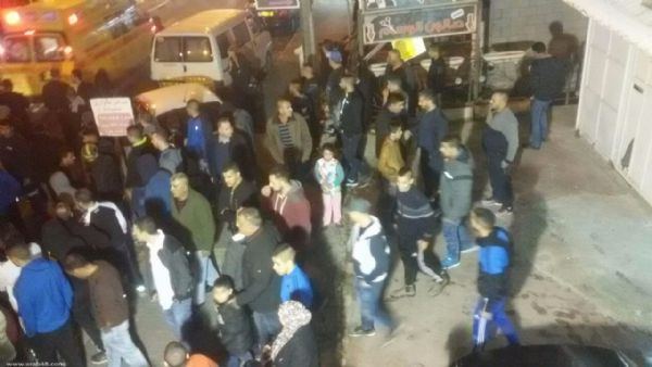اصابة خطيرة لشاب جراء انفجار اطار جرار