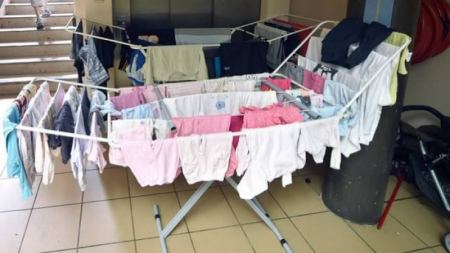 لا تنشروا الملابس داخل المنزل بسبب.