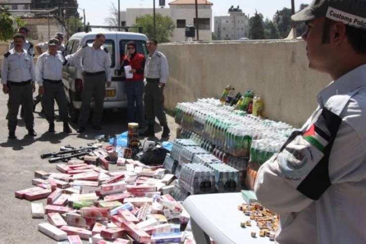 النيابة العامة تتلف مضبوطات في مدينة نابلس