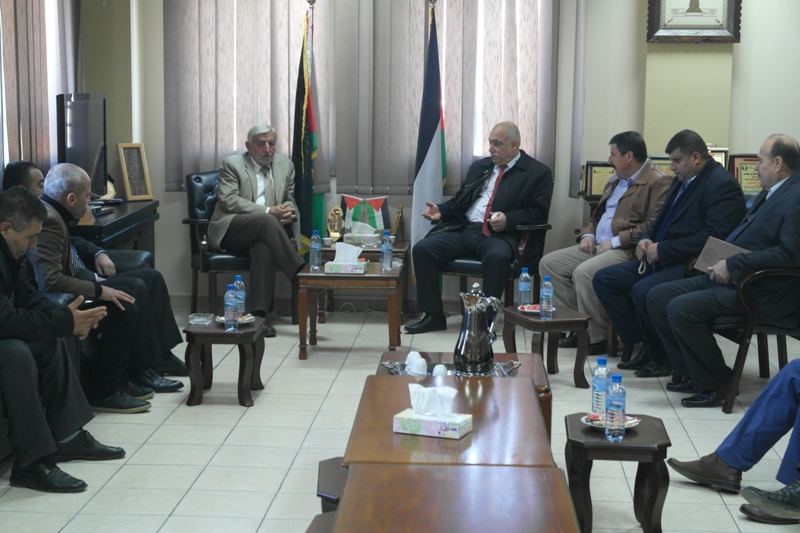 طوباس : وزير الزراعة والمحافظ يتفقدان مزارع عاطوف والبقيعة