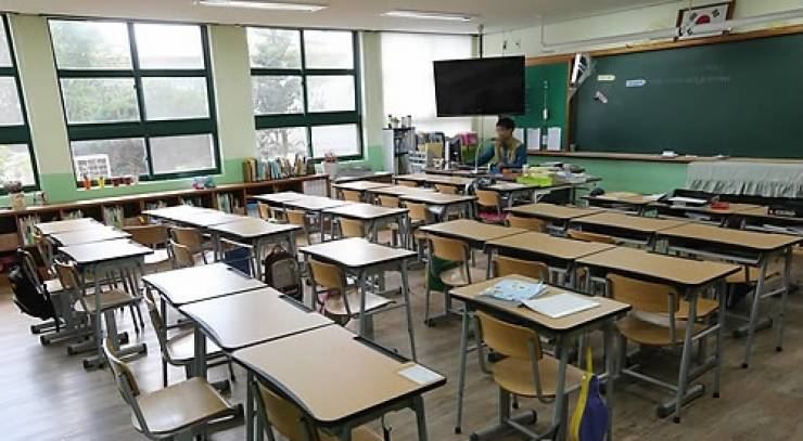 لن تصدقوا ماذا فعلت المعلمة لتهدئة الطلبة المشاغبين !