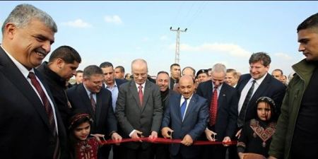 صورة/ الحمد الله يفتتح طريق قباطية الجلمة في جنين