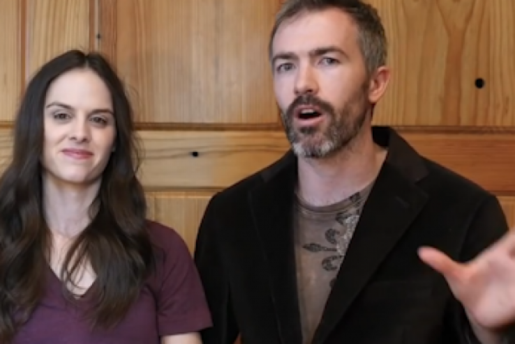 عائلة تقدم عرضاً للسفر معها حول العالم مجاناً، ولكن بشرط؟