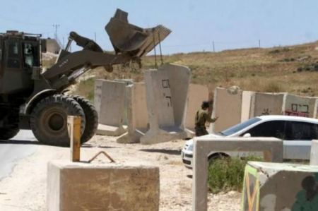 الاحتلال يغلق المدخل الغربي لبلدة تقوع