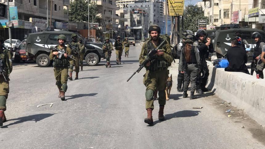 الاحتلال يوزع صورة لشخص ويطلب معلومات عنه في بيت لحم