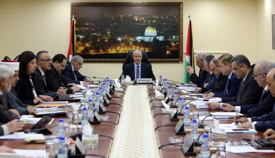 الحكومة: حماس لا تزال تسرق أموال الشعب