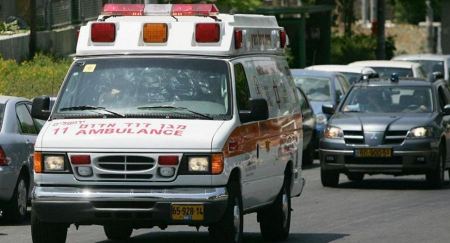 إصابة مواطنين بحادث سير بين مركبتين فلسطينية و اسرائيلية