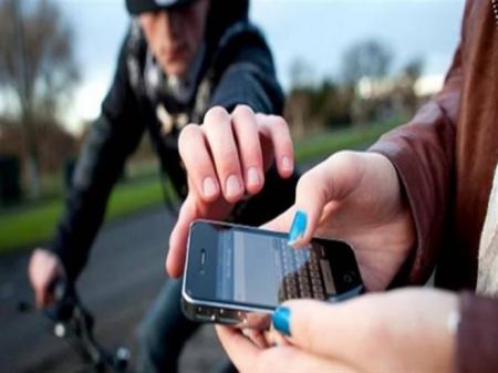  بيت لحم: اعتقال شاب سرق هاتف فتاة ثم هددها