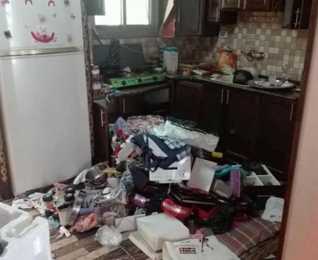 الاحتلال يخرب منزلا ويعتقل قاطنيه في الخليل
