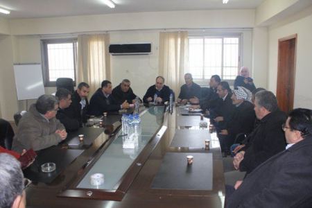 المحافظ رمضان يتفقد مدراس قرية الجديدة ويطلع على احتياجاتها للبنية التحتية