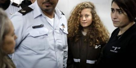 فيديو- حدث غير اعتيادي خلال محاكمة عهد التميمي