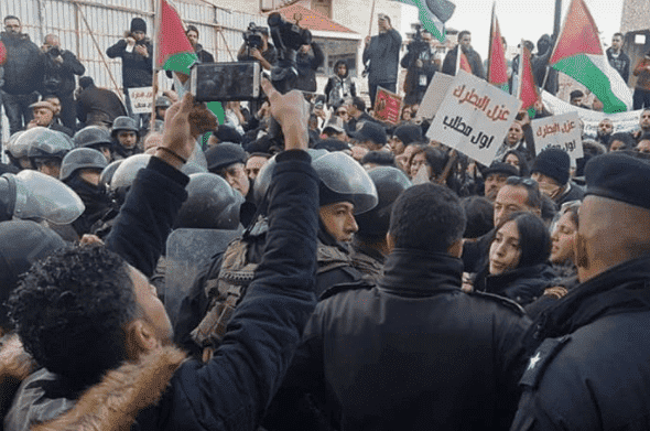 بالفيديو: اعتراض موكب بطريرك الروم الارثوذكس في بيت لحم