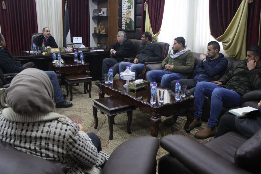 المحافظ رمضان يطلع مجلسي الطلبة والشبيبة في الجامعتين القدس المفتوحة والعربية الأمريكية على آلية دعم صندوق التضامن المستدام للتكافل الاجتماعي والتحضير لعقد اللقاء الموسع الاثنين المقبل بحضور كافة القطاعات المجتمعية 