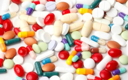  تاجر مخدرات بالخليل يبتلع 200 حبة مخدرة قبل اعتقاله
