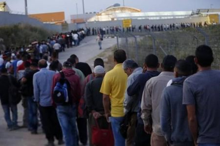 الاحتلال يفتح البوابات الحديدية جنوب قلقيلية أمام العمال العائدين