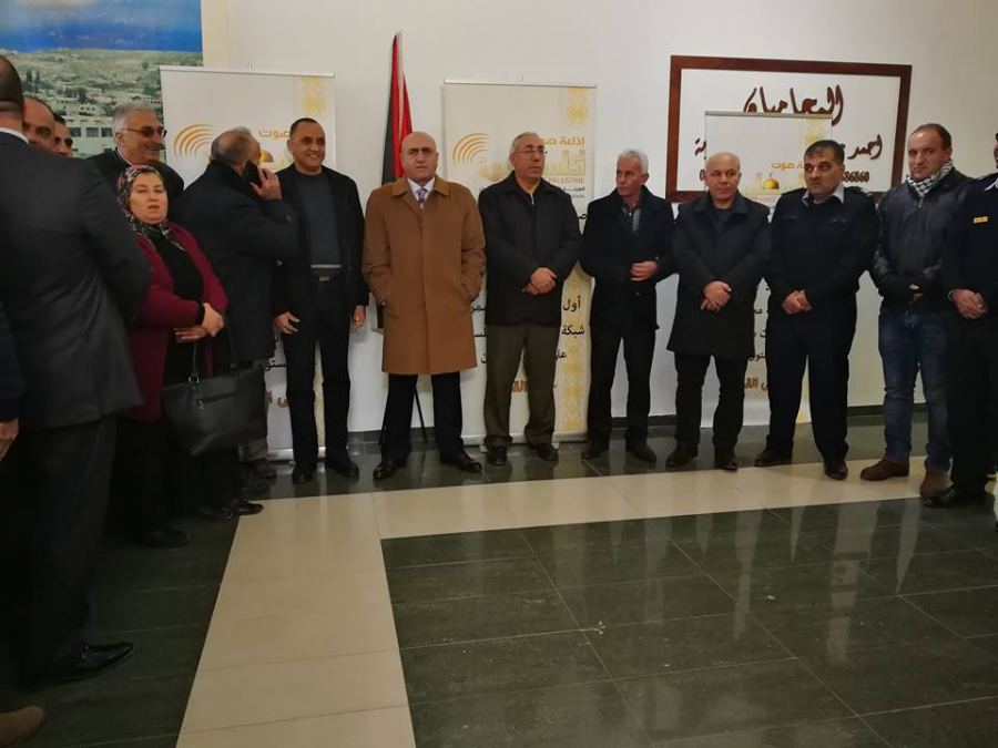 وقفة احتجاجية أمام مقر الهيئة العامة للإذاعة والتلفزيون في جنين ضد الاعتداء الذي تعرض له مقر الهيئة في قطاع غزة