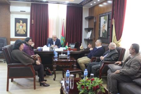 محافظ جنين وفرقة ترشيحا يبحثان التعاون الثقافي المشترك