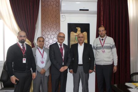  المحافظ الرجوب وبنك فلسطين في جنين يبحثان التعاون المشترك