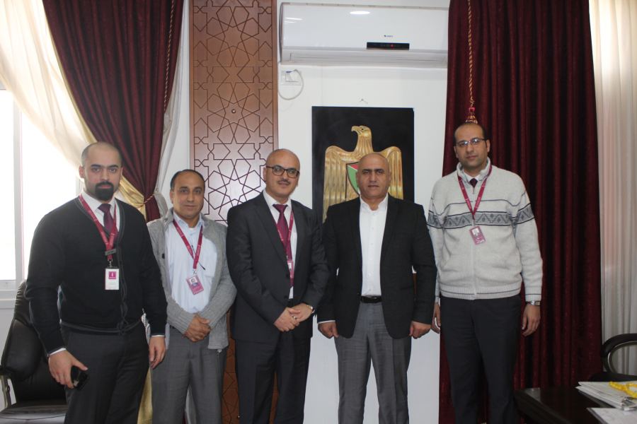  المحافظ الرجوب وبنك فلسطين في جنين يبحثان التعاون المشترك