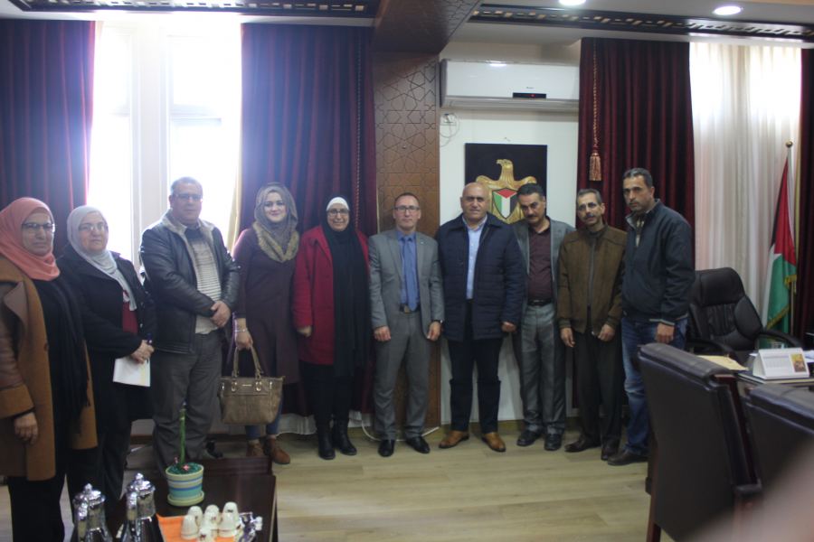 محافظ جنين و التنمية الاجتماعية يبحثان التعاون المشترك