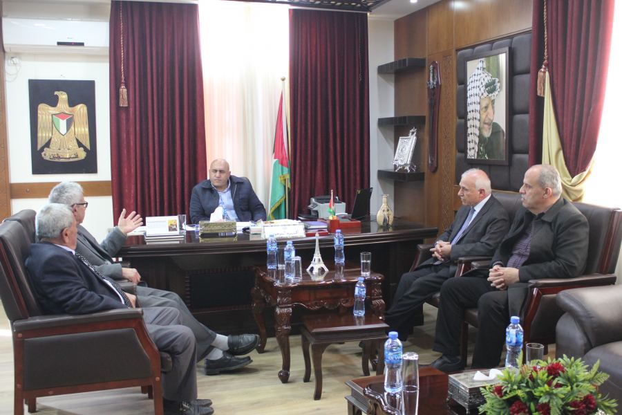  محافظ جنين و جمعية جنين الخيرية يبحثان سبل التعاون المشترك