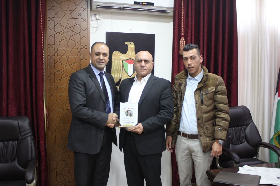  محافظ جنين يطلع على انجازات دائرة البيطرة وخطتها الوقائية في الحفاظ على السلامة العامة