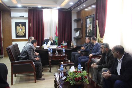  المحافظ الرجوب يطلع على احتياجات بلدية مرج بن عامر التنموية