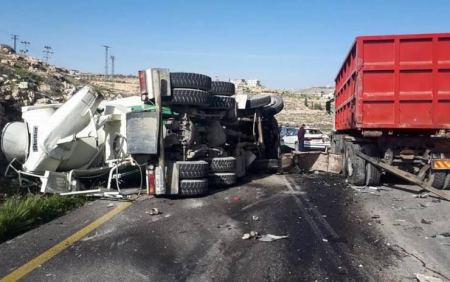 إصابات بعضها حرجة بحادث سير مروع قرب تقوع