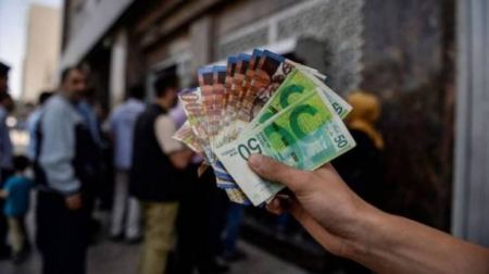 المالية: لا تخفيض على رواتب عقود موظفي الحكومة