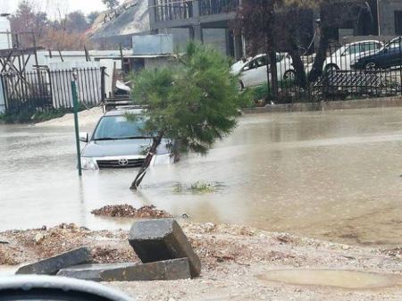 الشرطة تحذر الاخوة المواطنين بأخذ اقصى درجات الحيطة والحذر خلال المنخفض الجوي