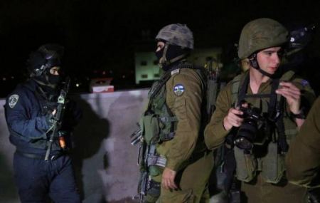 إجراءات عسكرية مشددة واعتقالات بالضفة والقدس