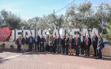  جامعة القدس تستضيف رؤساء ونواب رئيس سبع جامعات بريطانية عريقة لبحث التعاون