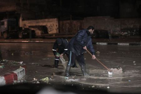 بلدية غزة تعالج 110 إشارات خاصة بالمنخفض الجوي