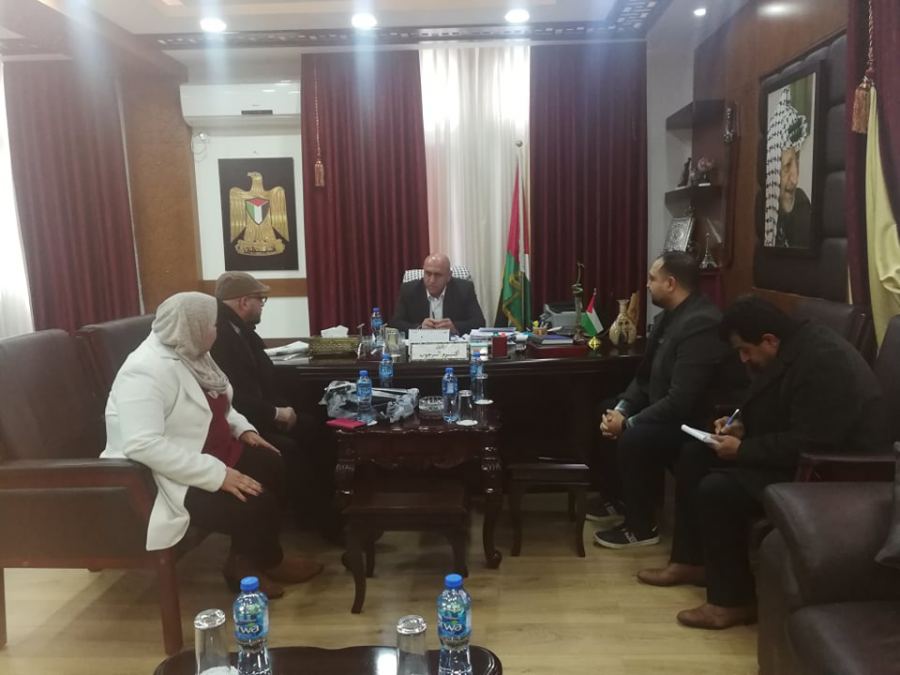 محافظ جنين يبحث مع أدلاء سياحيين تنشيط السياحة في المحافظة