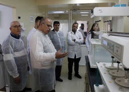 طلبة الصيدلة بالجامعة العربية الامريكية في زيارة لشركة القدس للمستحضرات الطبية برام الله