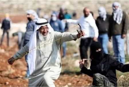 الاحتلال يعتقل المسن سعيد عرمه من منزله بقرية دير جرير