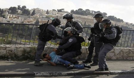 الاحتلال يعتقل شابا من بلدة عناتا شرق القدس