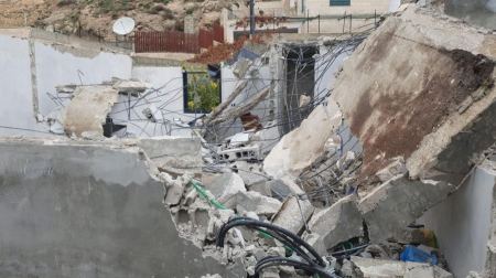 الاحتلال يجبر مقدسيا على هدم منزله في صور باهر