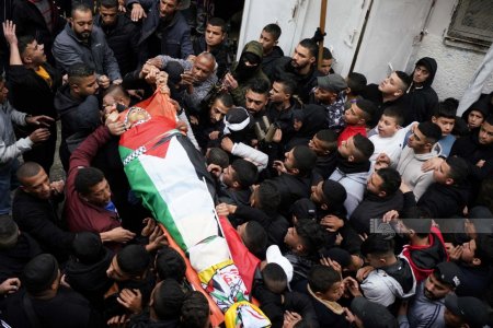جماهير نابلس تشيّع جثمان الطفل الشهيد عامر أبو زيتون