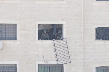 الاحتلال يهدم منزل عائلة الشهيد عدي التميمي في بلدة عناتا