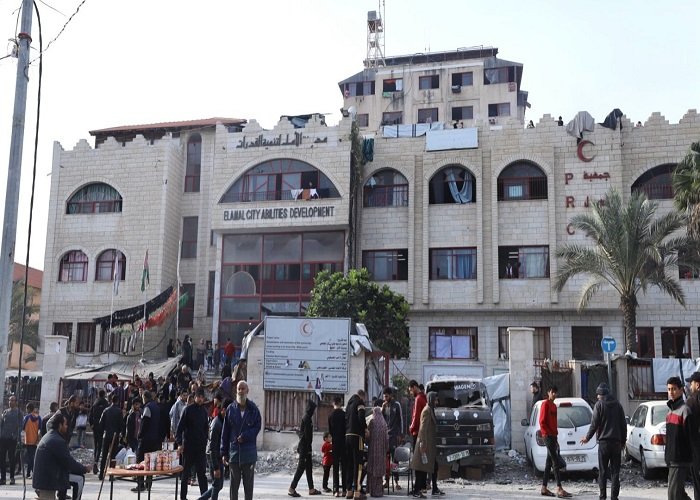 شهيدة وعدة إصابات جراء قصف الاحتلال محيط مستشفى الأمل في خان يونس