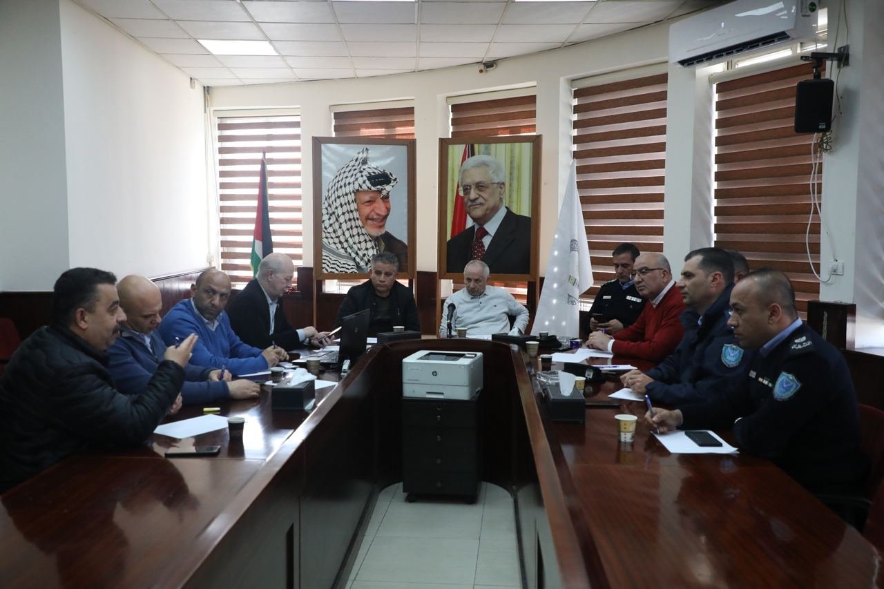 عقد في مبنى بلدية نابلس يوم أمس اجتماع ناقش المجتمعون به عددا من المقترحات