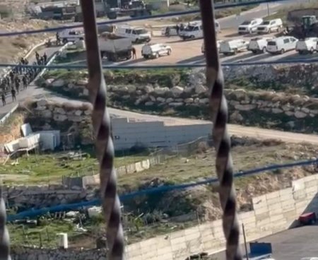 تمهيدا لتفجيرهما.. الاحتلال يقتحم منزلي الشهيدين نمر في صور باهر