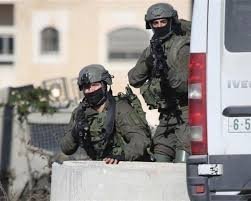 مواجهات مع الاحتلال قرب حاجز قلنديا