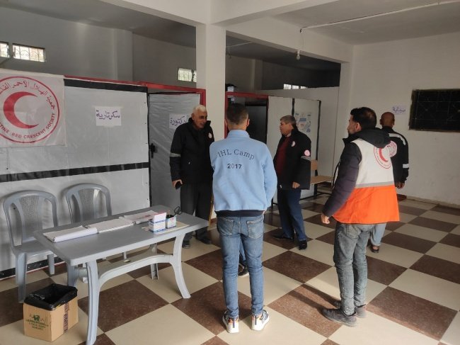 24 ساعة من الخدمة الطبية.. الهلال الأحمر يعزز النصيرات بعيادة ونقطة إسعاف