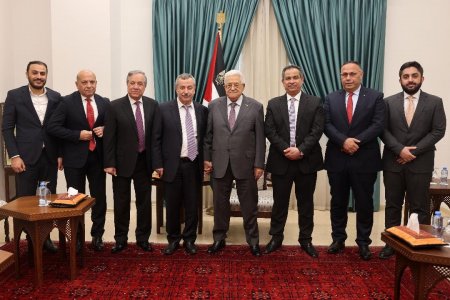 الرئيس يستقبل وفدا من مجموعة مستشفيات الاستشاري العربي