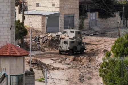الاحتلال يدمر دوار السينما وسط مدينة جنين