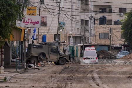 الاحتلال يعتقل مواطنا بعد الاعتداء عليه في مسافر يطا