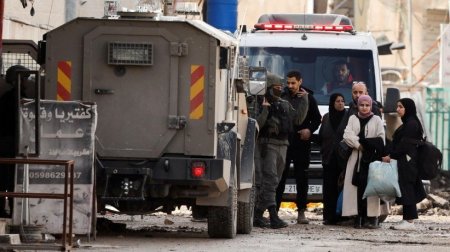 الاحتلال يعتقل شابين من جنين